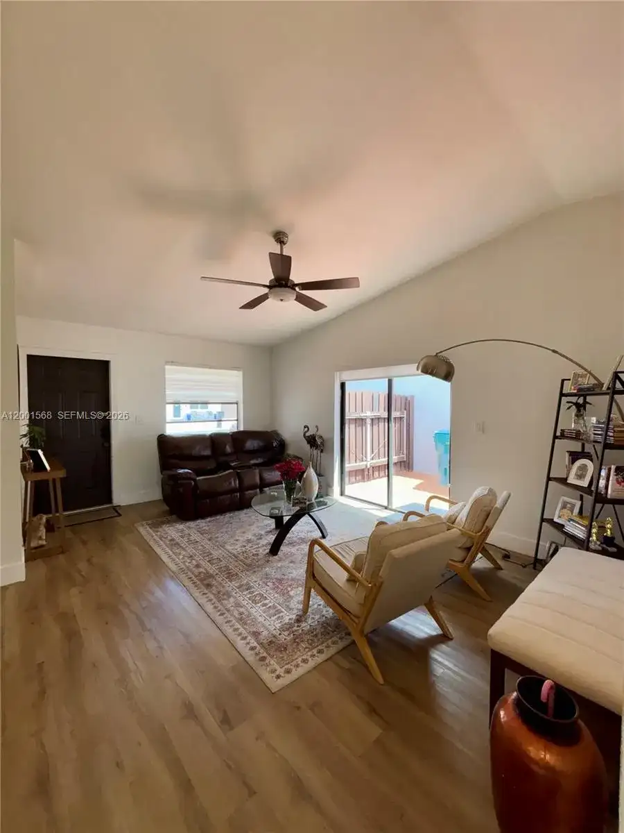11450 SW 75th Ter, Miami FL 33173 photo 4