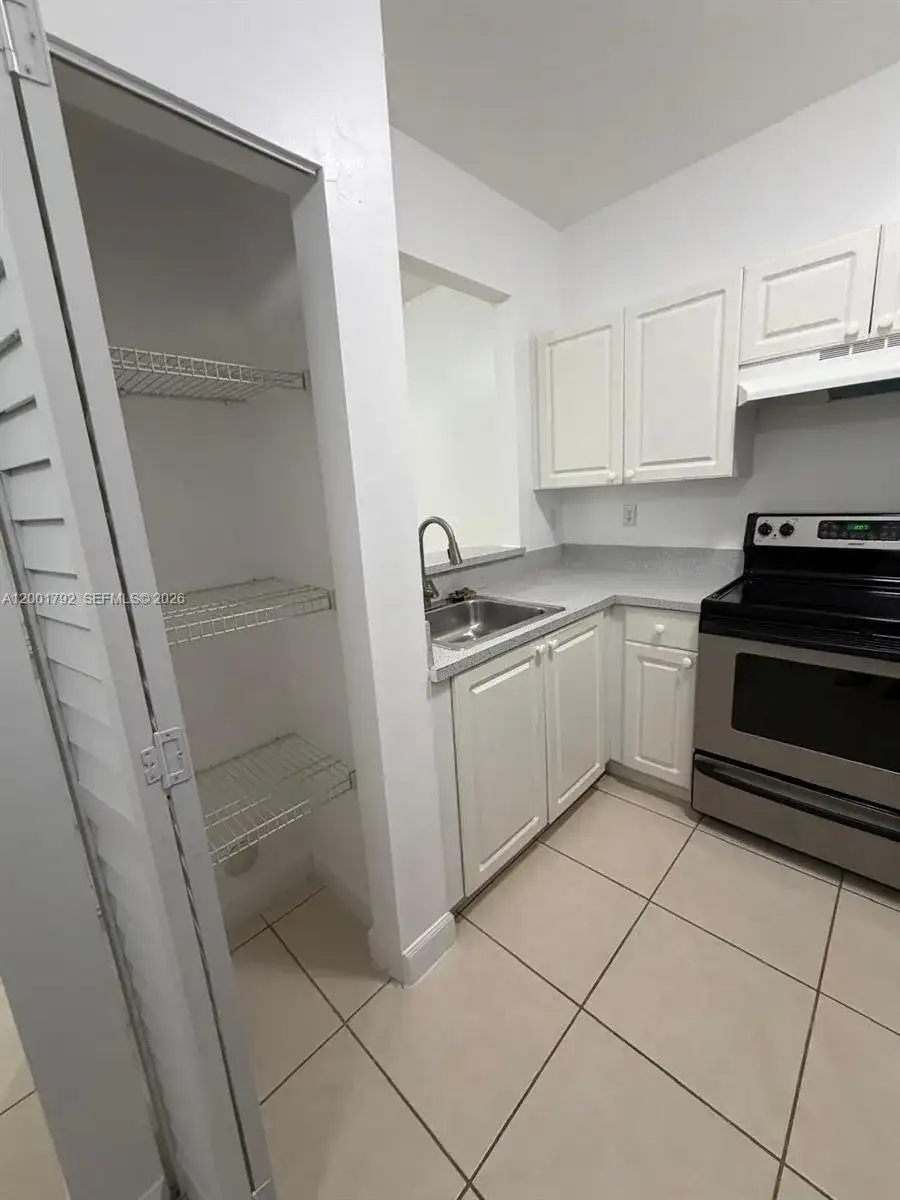 1300 NE 109th St # 404, Miami FL 33161 photo 3