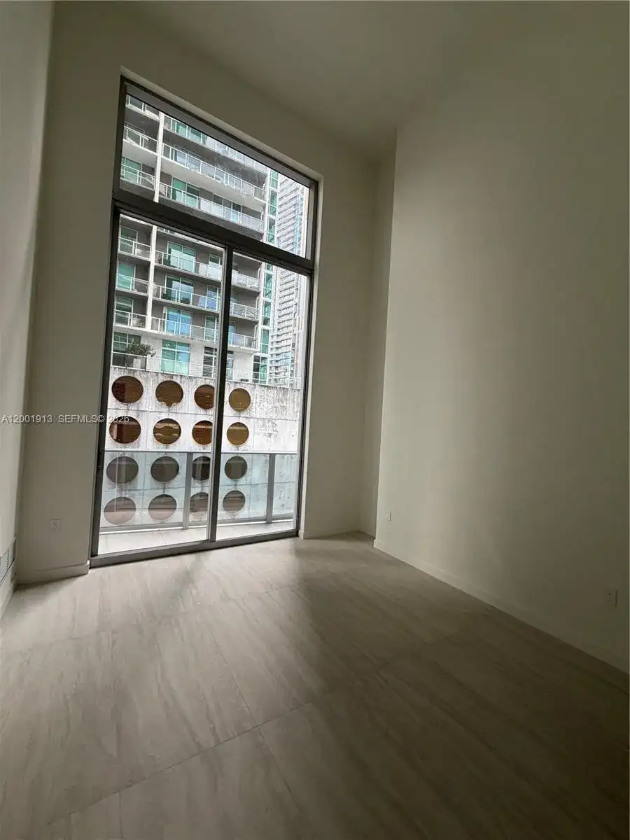 77 SE 5th Street, Miami FL 33131 photo 5