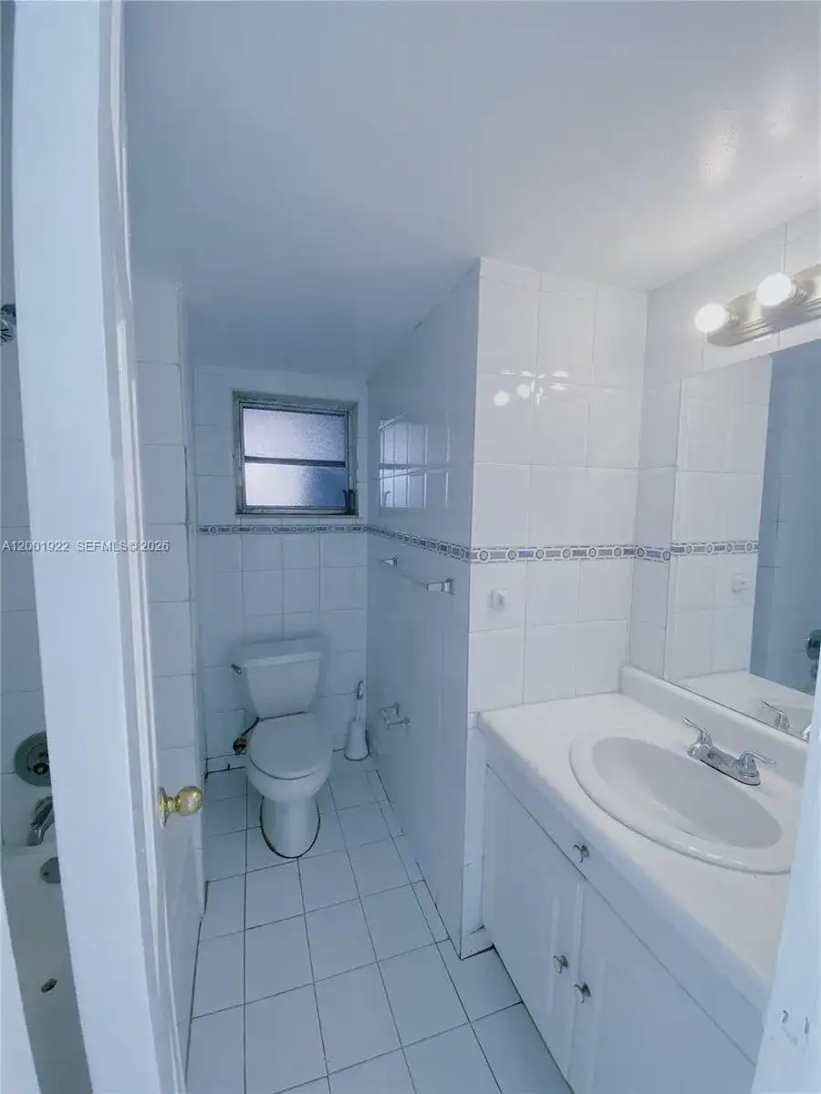 870 NW 87th Ave # 110, Miami FL 33172 photo 4