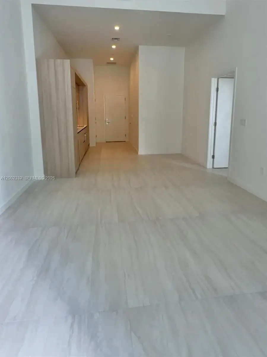 77 SE 5th street # 1010, Miami FL 33131 photo 3