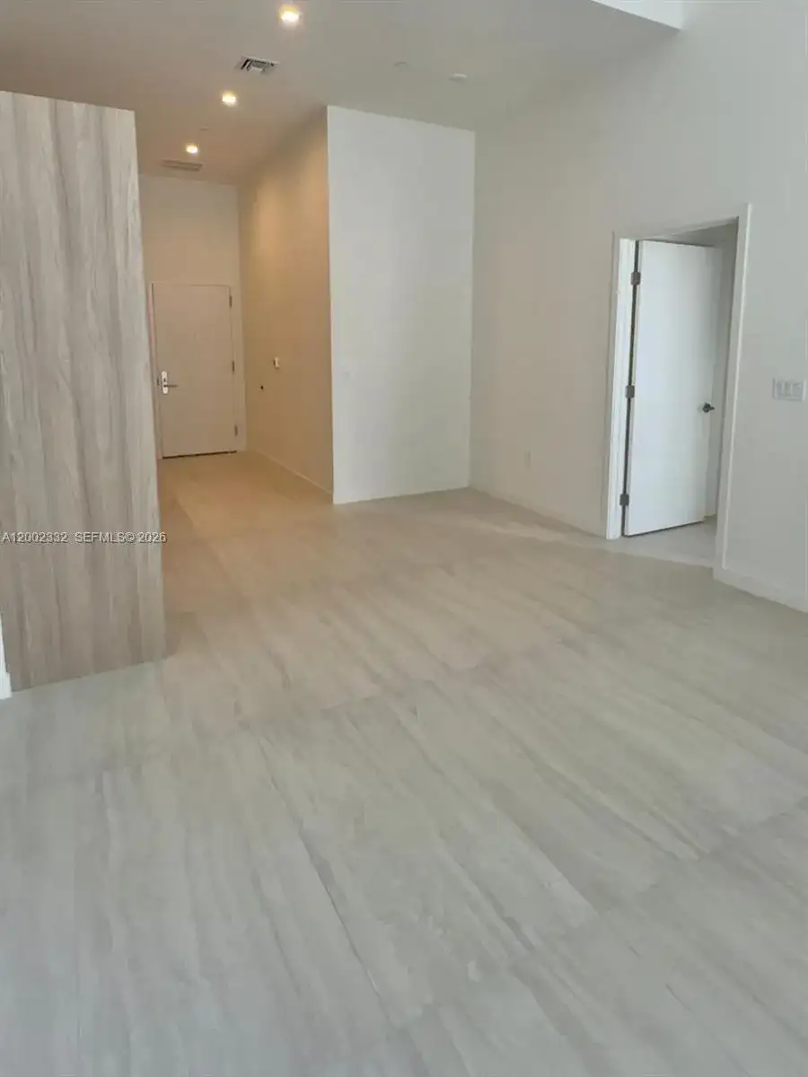 77 SE 5th street # 1010, Miami FL 33131 photo 4
