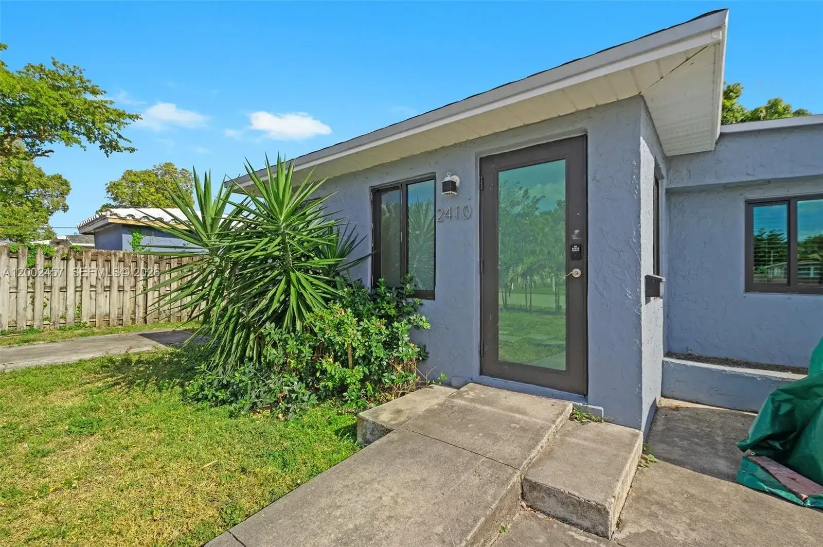 2410 Jackson St, Hollywood FL 33020 photo 2