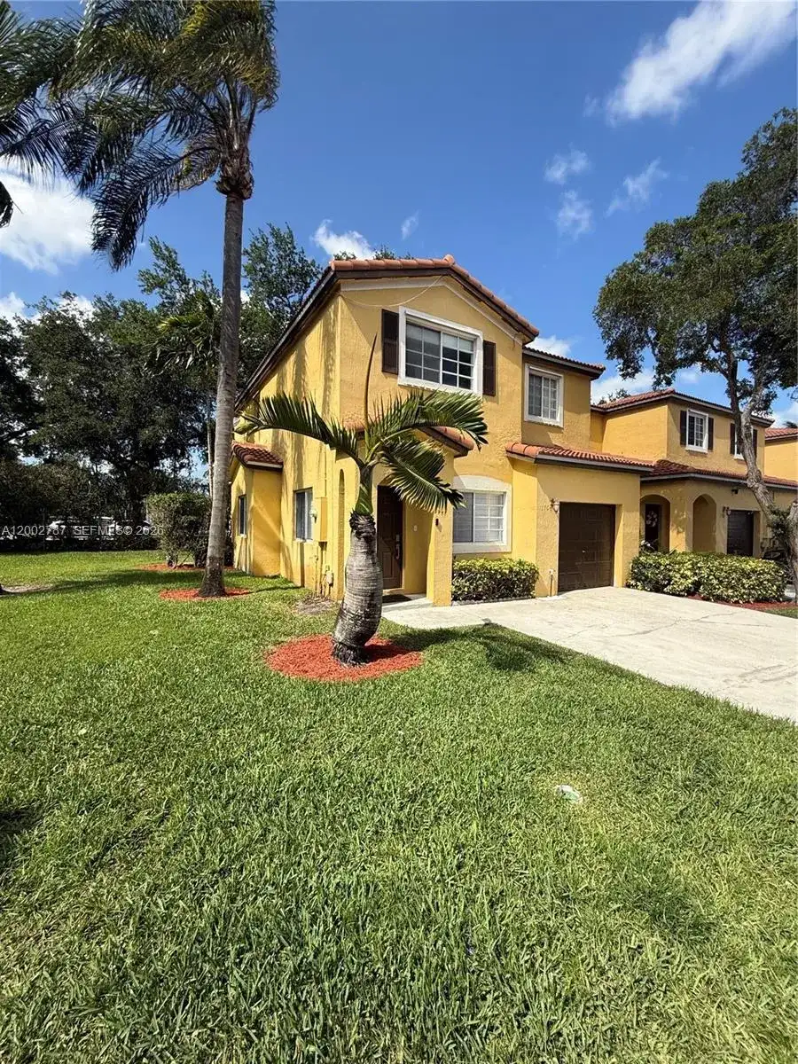 1704 SW 101st Ter, Miramar FL 33025 photo 2