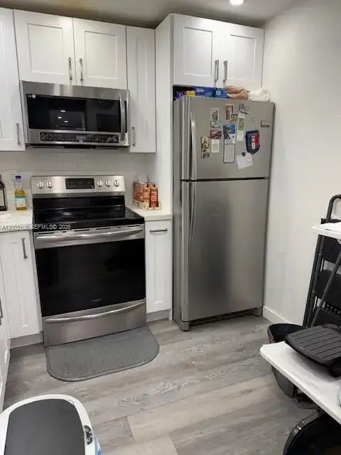 9350 Fontainebleau Blvd # 413, Miami FL 33172 photo 2