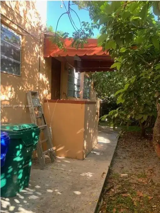 3410 SW 11th St, Miami FL 33135 photo 4