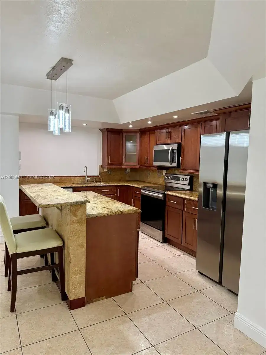 6407 NW 199th Ln, Hialeah FL 33015 photo 2