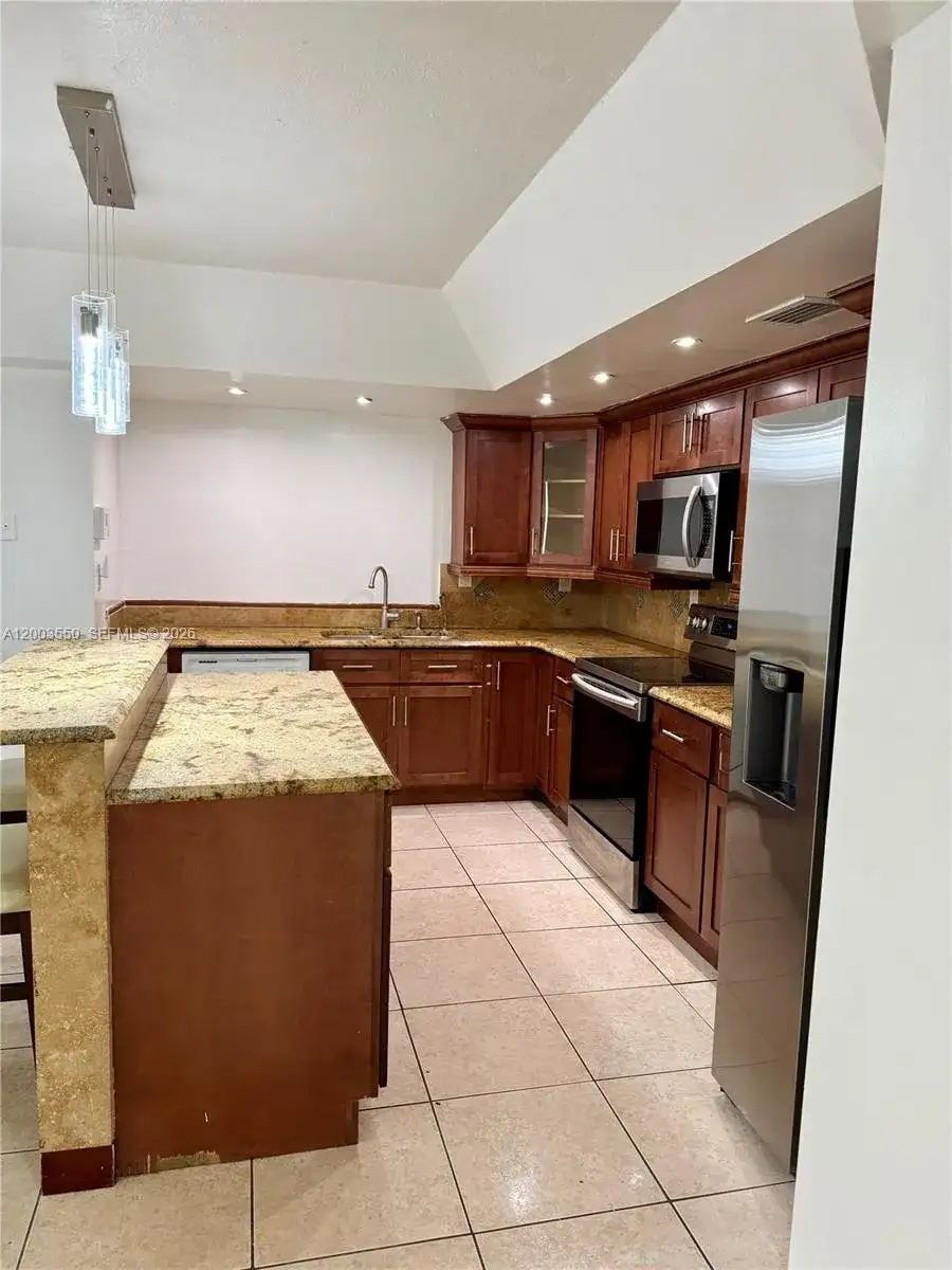 6407 NW 199th Ln, Hialeah FL 33015 photo 3