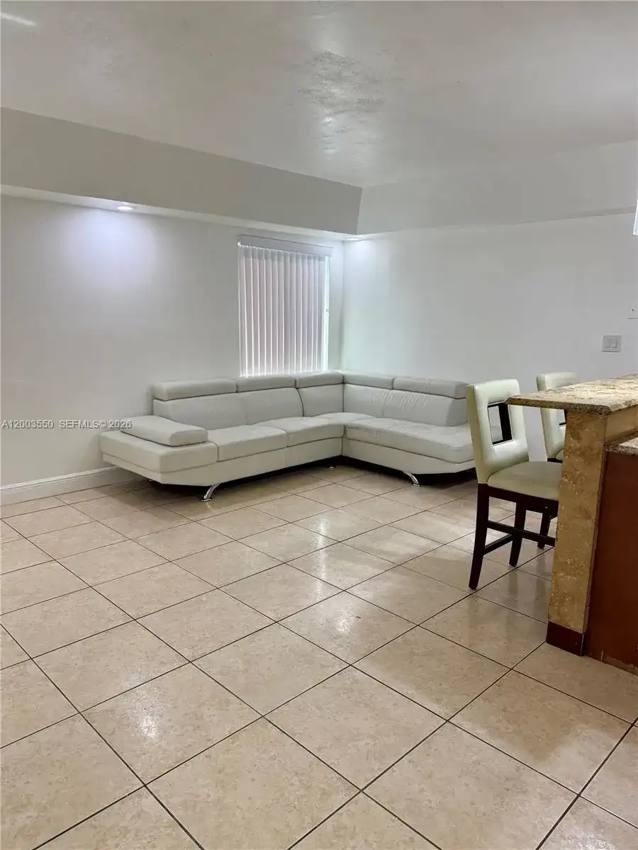 6407 NW 199th Ln, Hialeah FL 33015 photo 4