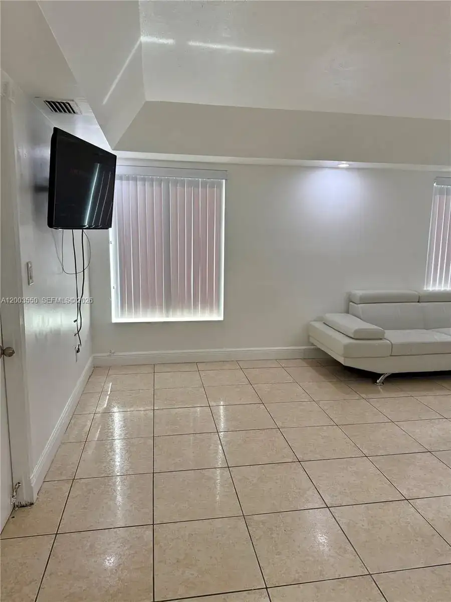 6407 NW 199th Ln, Hialeah FL 33015 photo 5