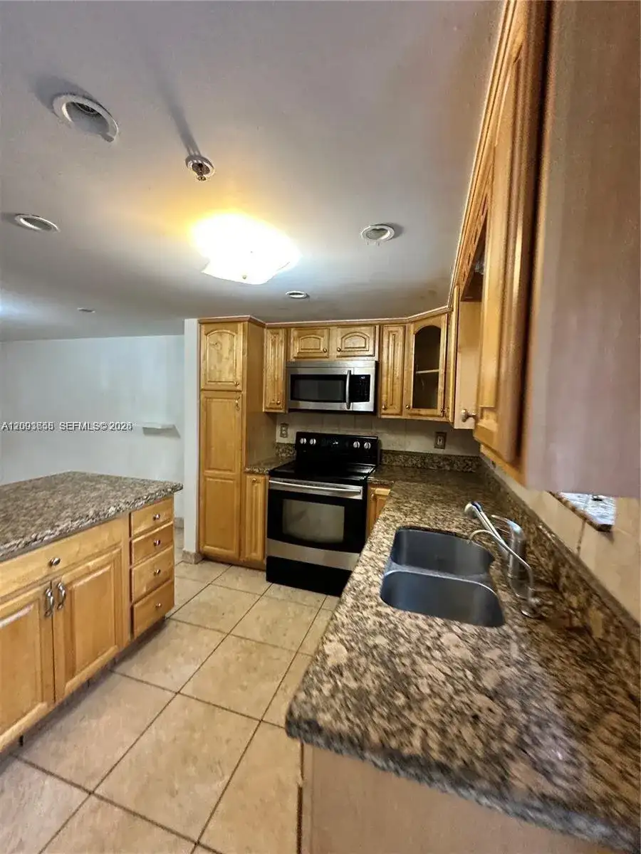 551 NW 82nd Ave # 502, Miami FL 33126 photo 4