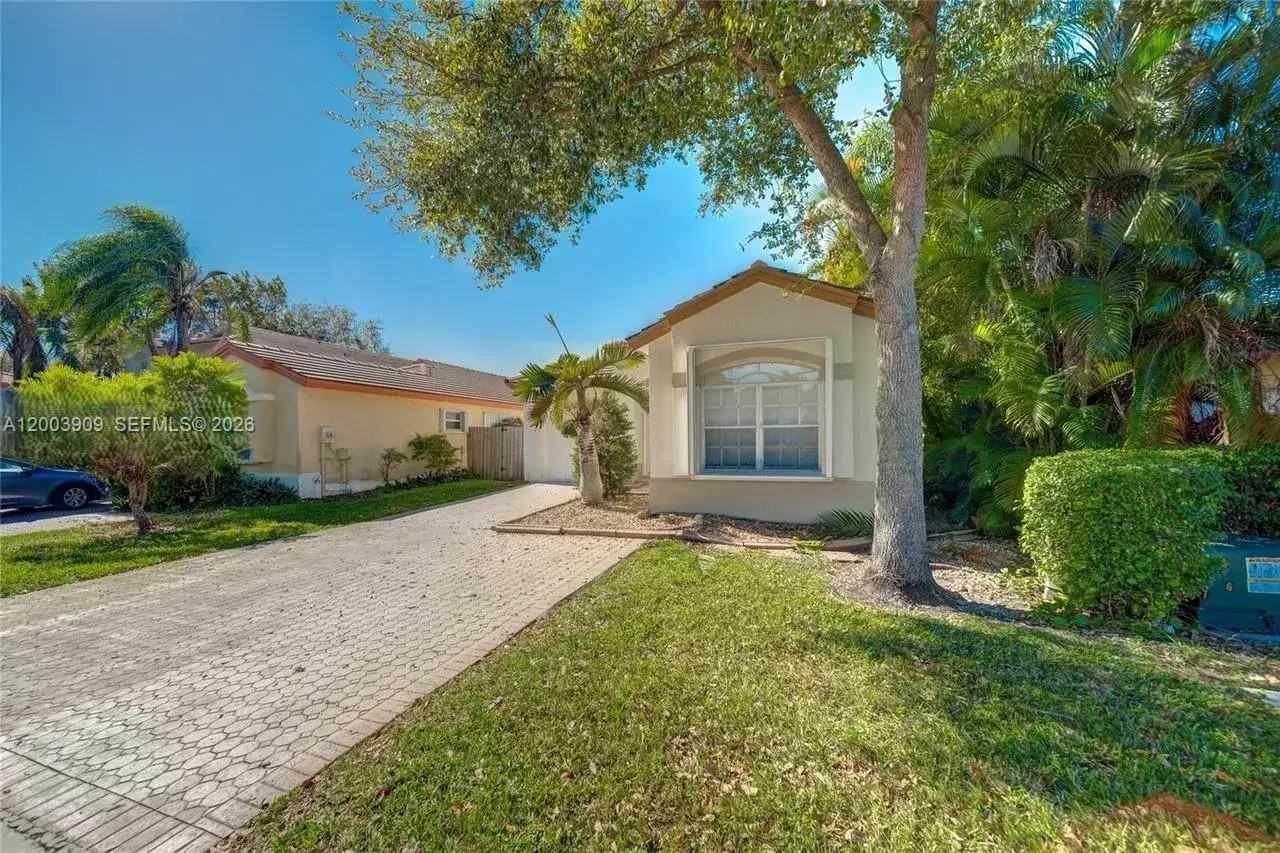 2924 NW 99th Pl, Doral FL 33172 photo 3