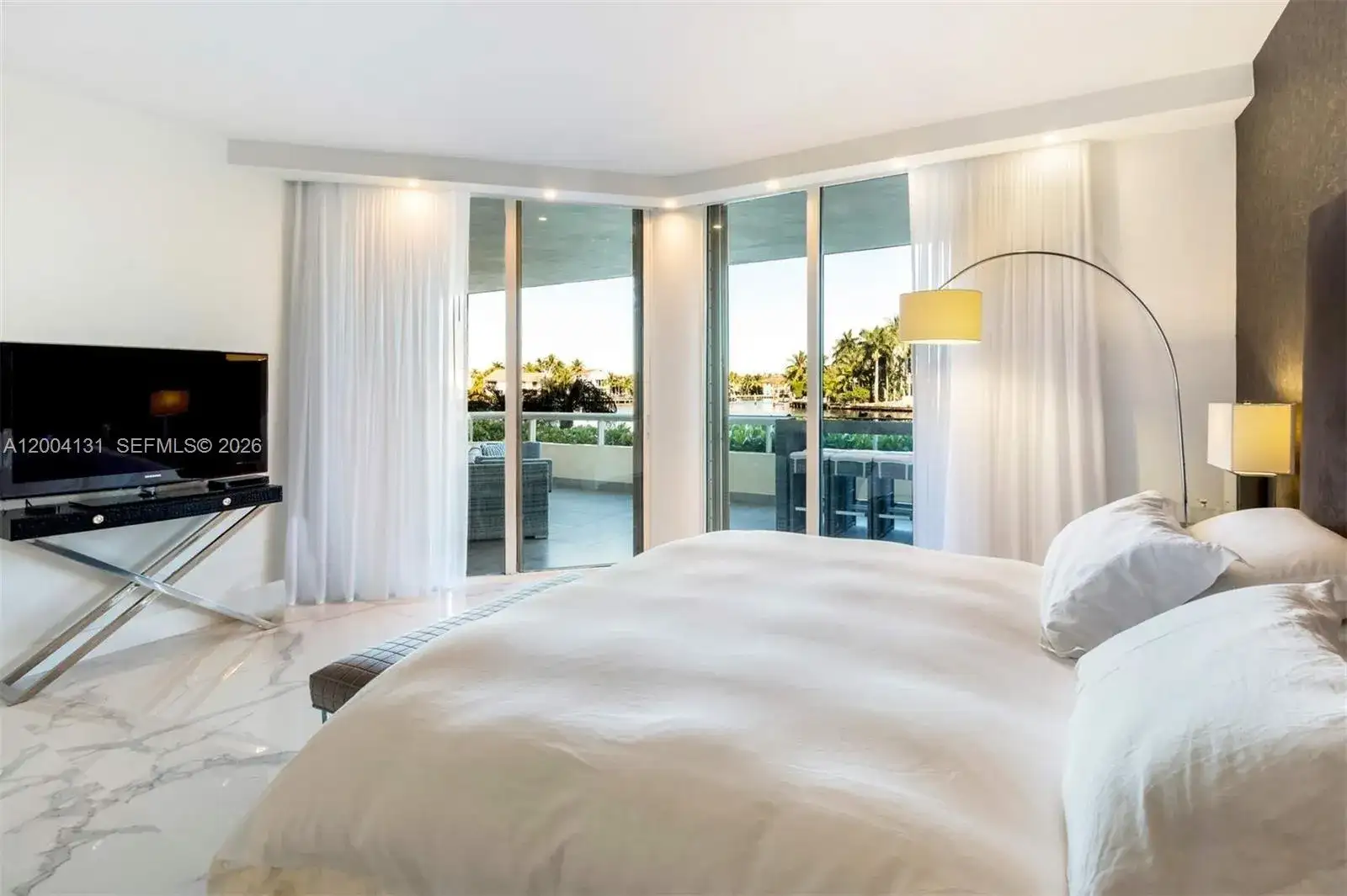 20191 E Country Club Dr, Aventura FL 33180 photo 4
