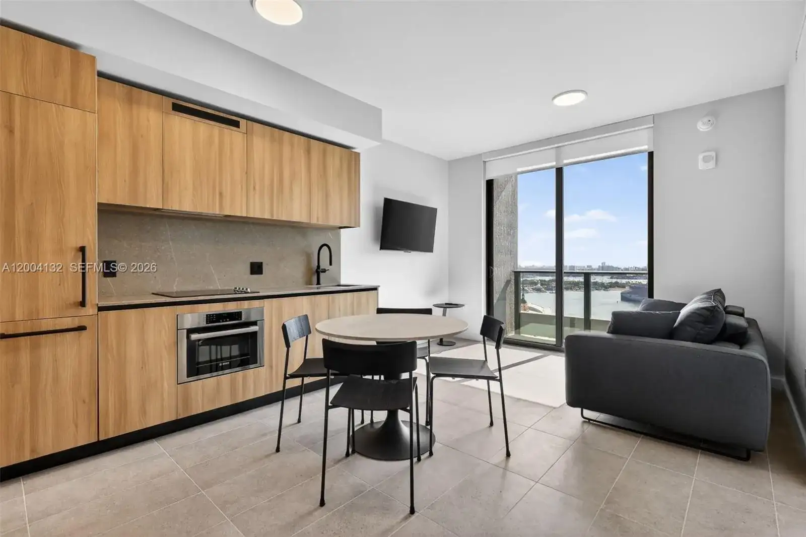 121 NE 5th Steet # 3313, Miami FL 33132 photo 2