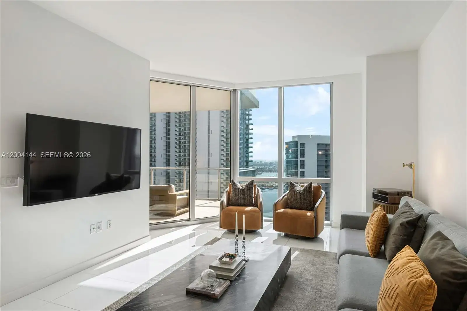 851 NE 1st Ave # 4405, Miami FL 33132 photo 3