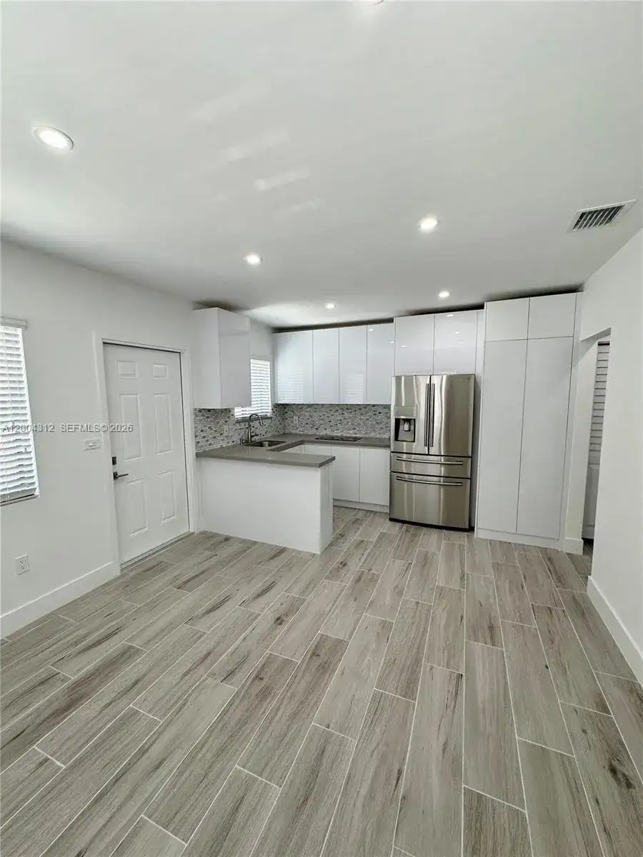 551 SW 57th Ave # 1, Miami FL 33144 photo 2