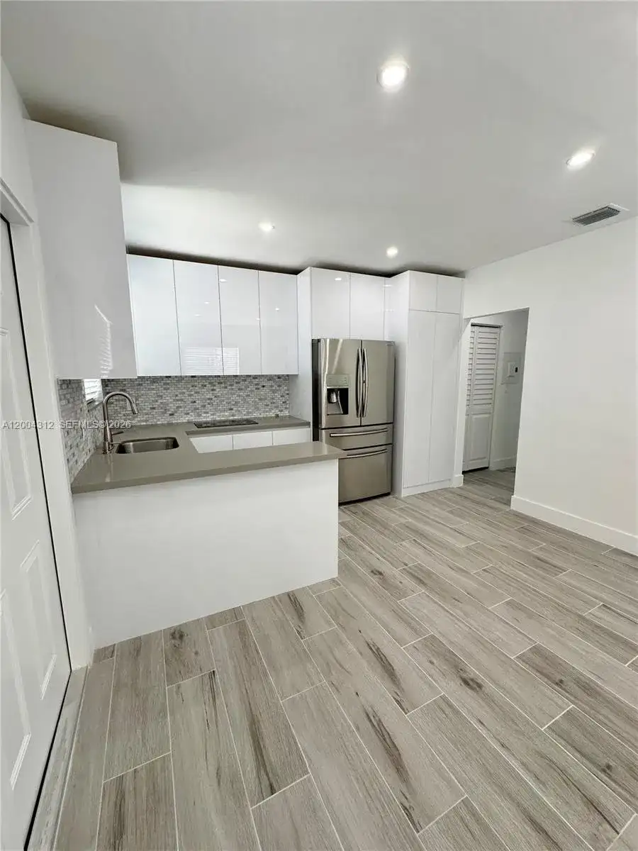 551 SW 57th Ave # 1, Miami FL 33144 photo 3