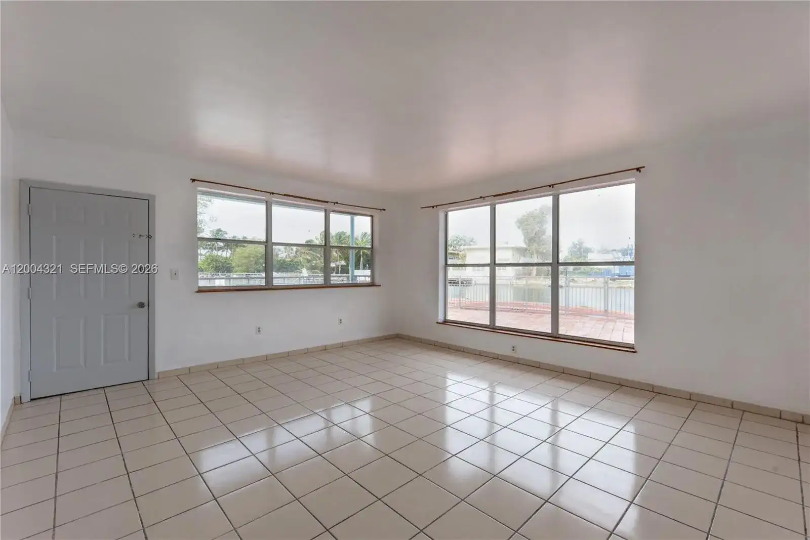 1255 Marseille Dr # 25, Miami Beach FL 33141 photo 2