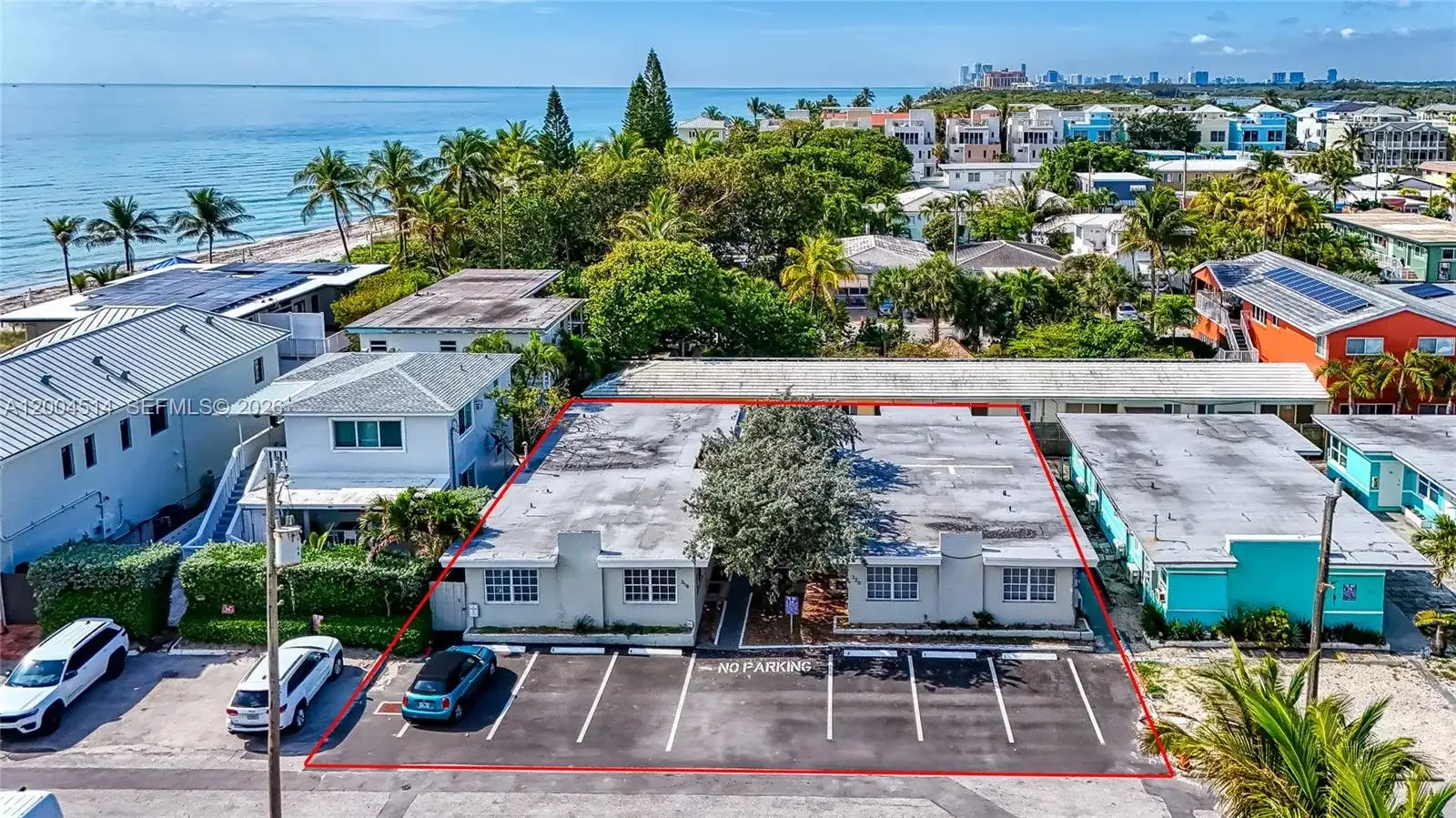 318 Walnut St, Hollywood FL 33019 photo 2