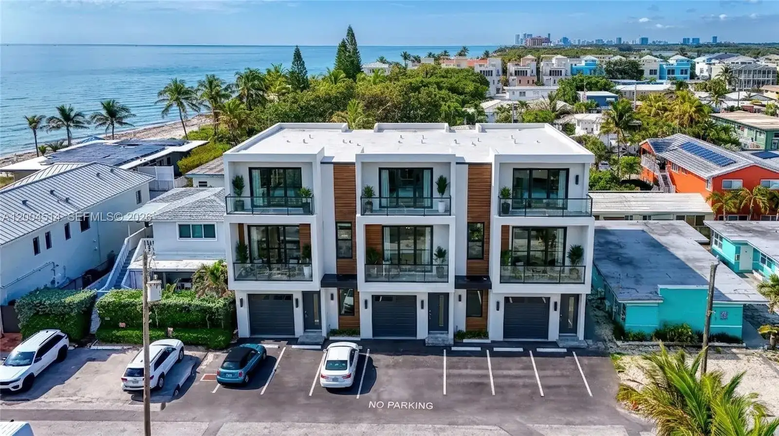318 Walnut St, Hollywood FL 33019 photo 3