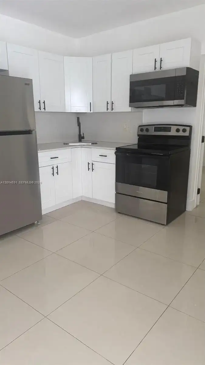 1800 NW 18th Ter # 2, Miami FL 33125 photo 2