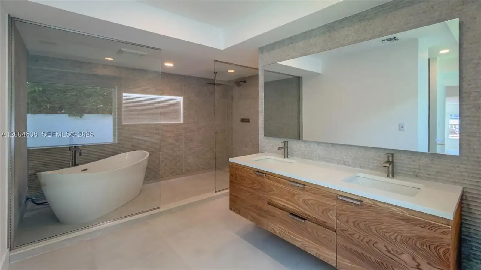 1690 Daytonia Rd, Miami Beach FL 33141 photo 3