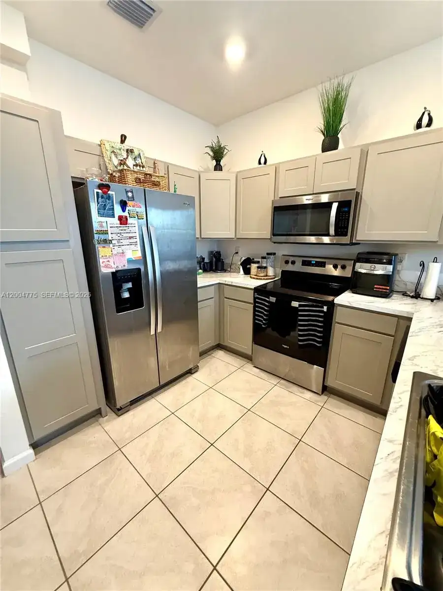 1088 NW 208th Ter, Miami Gardens FL 33169 photo 4