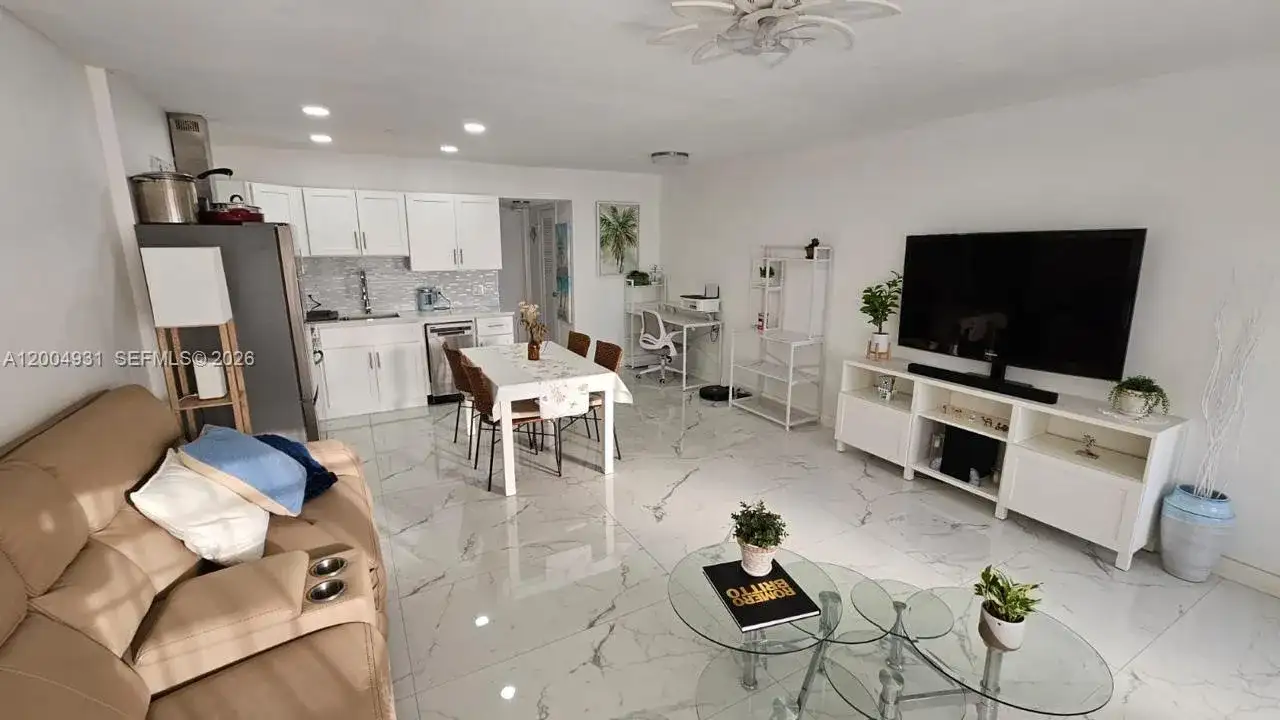 340 S Oakridge  S # 340, Deerfield Beach FL 33442 photo 3