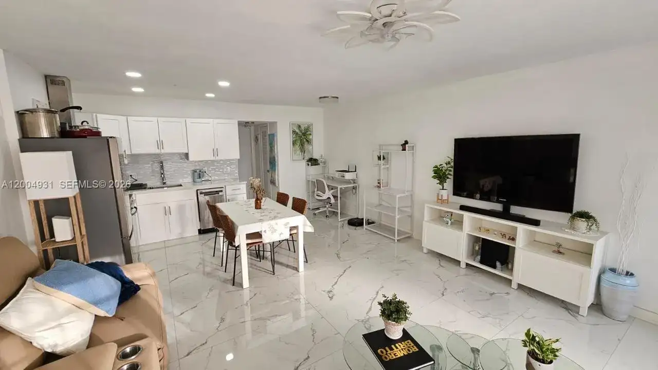 340 S Oakridge  S # 340, Deerfield Beach FL 33442 photo 5