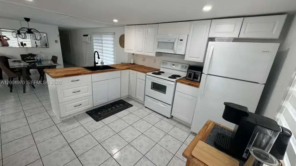 219 W Lake Dr # 219, Pembroke Park FL 33009 photo 2