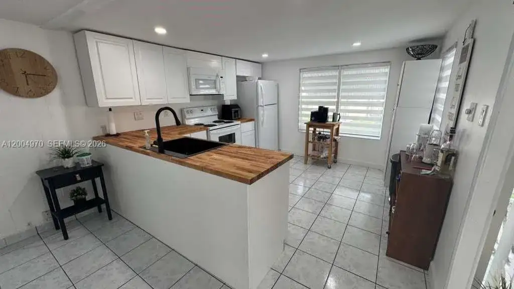 219 W Lake Dr # 219, Pembroke Park FL 33009 photo 4