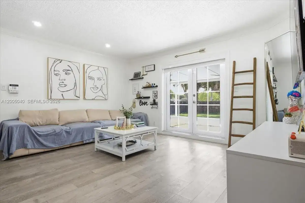 740 SW 7th Ave, Hallandale Beach FL 33009 photo 5