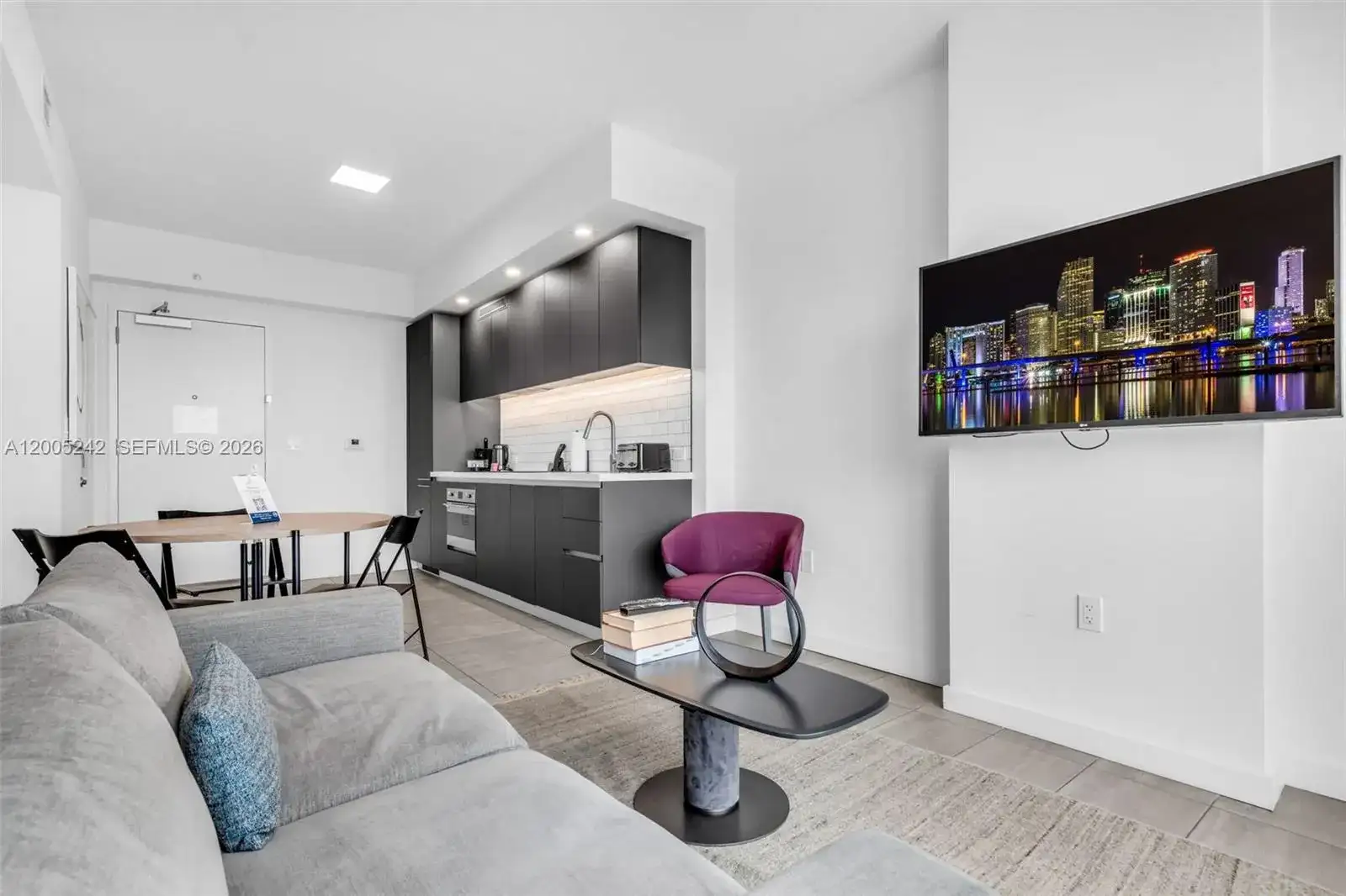 227 NE 2nd St # 2503, Miami FL 33132 photo 2