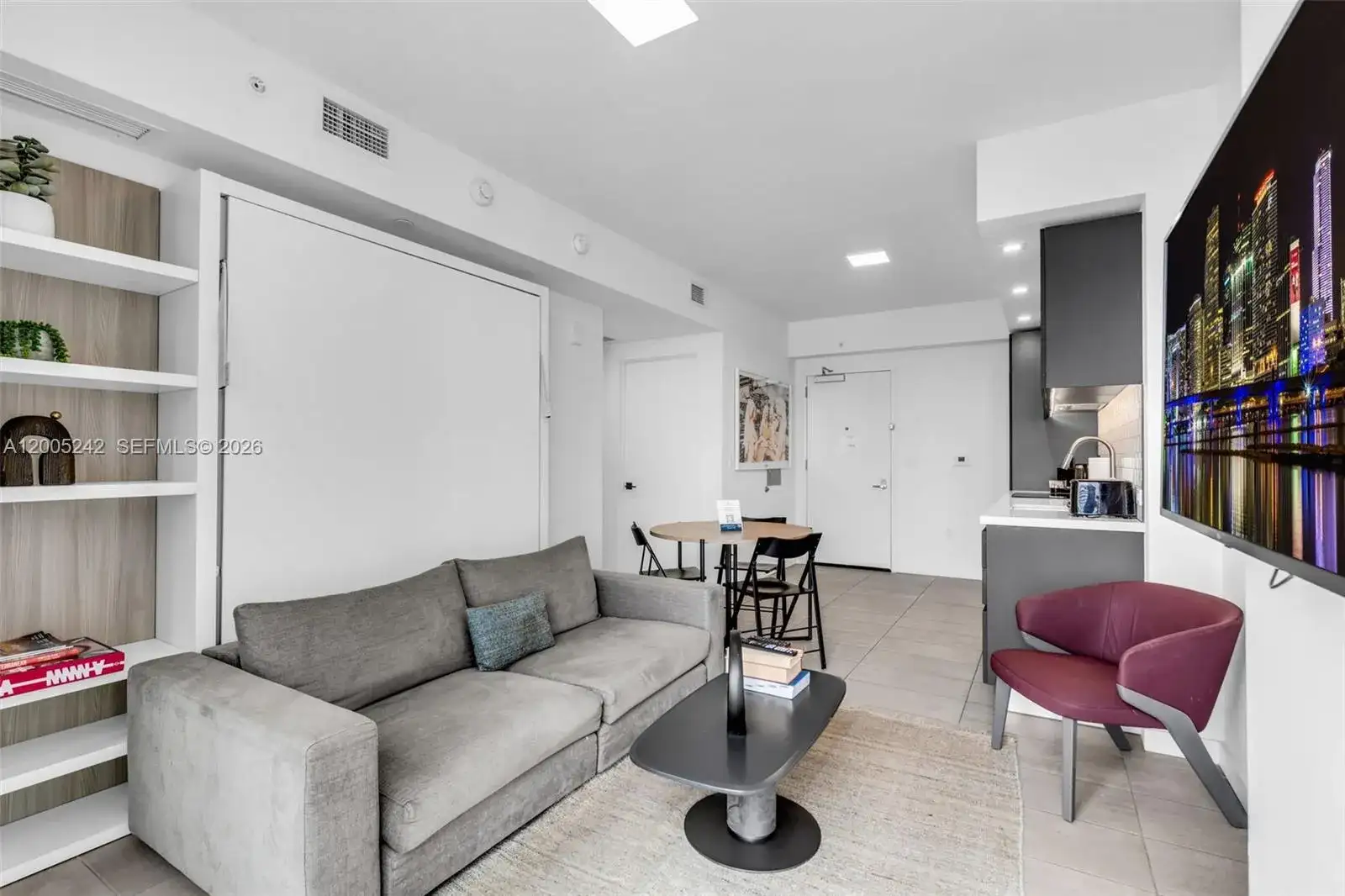 227 NE 2nd St # 2503, Miami FL 33132 photo 4