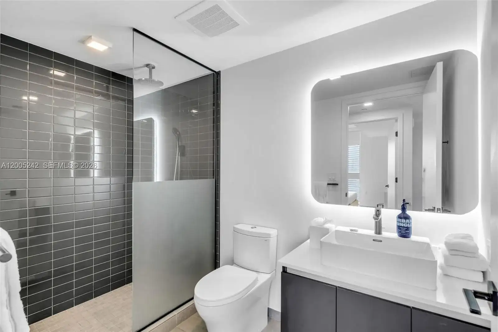 227 NE 2nd St # 2503, Miami FL 33132 photo 5