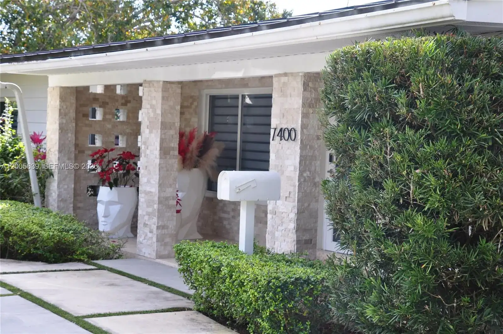 7400 SW 116th St, Pinecrest FL 33156 photo 2