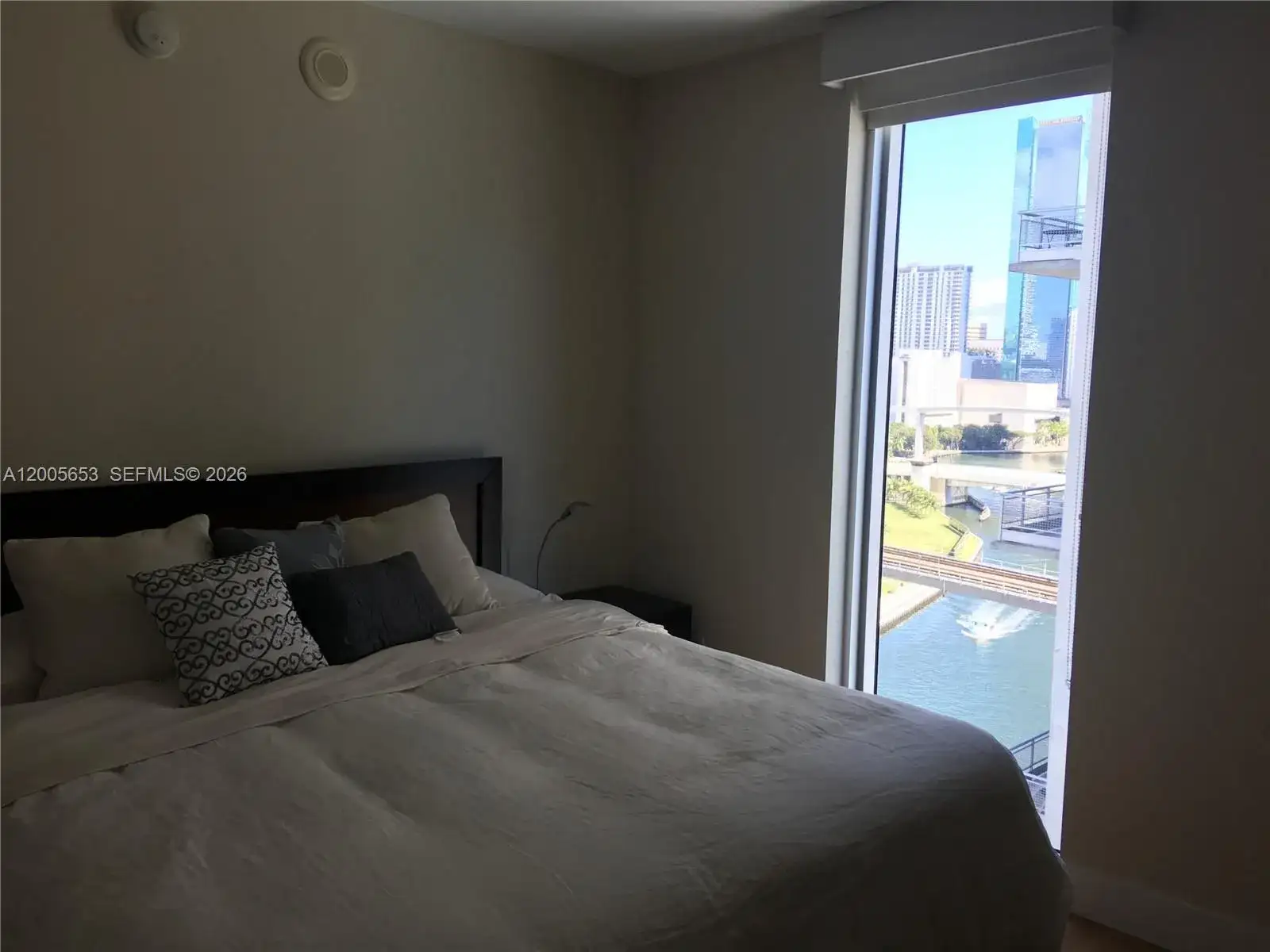 185 SW 7th St # 1511, Miami FL 33130 photo 4