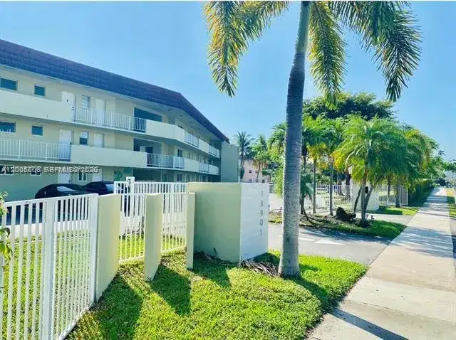 18901 NE 14th Ave # 101, Miami FL 33179 photo 2