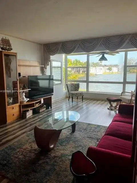 18901 NE 14th Ave # 101, Miami FL 33179 photo 3