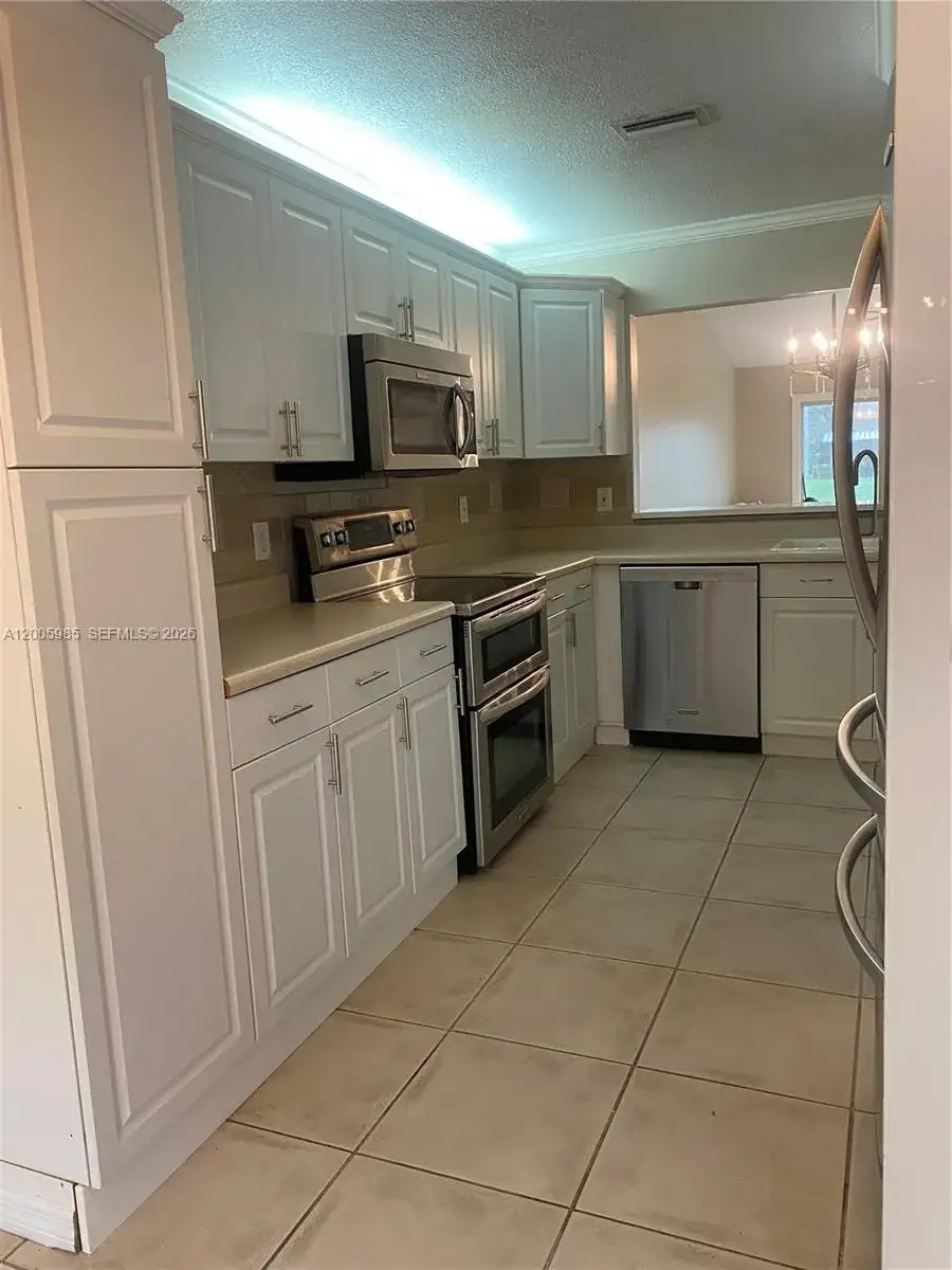 803 SW 119th Way, Davie FL 33325 photo 2