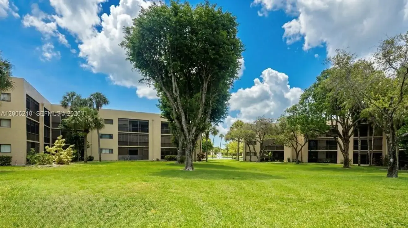 5190 Las Verdes Cir # 115, Delray Beach FL 33484 photo 2