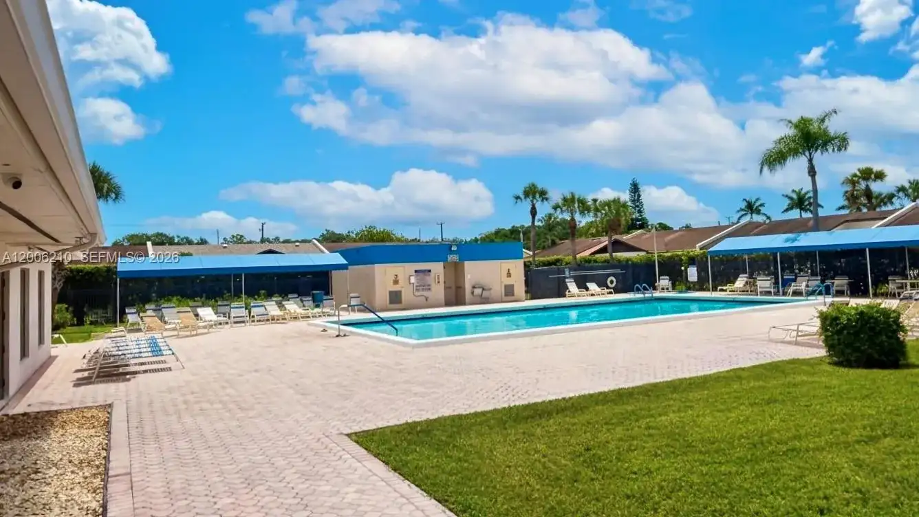 5190 Las Verdes Cir # 115, Delray Beach FL 33484 photo 3