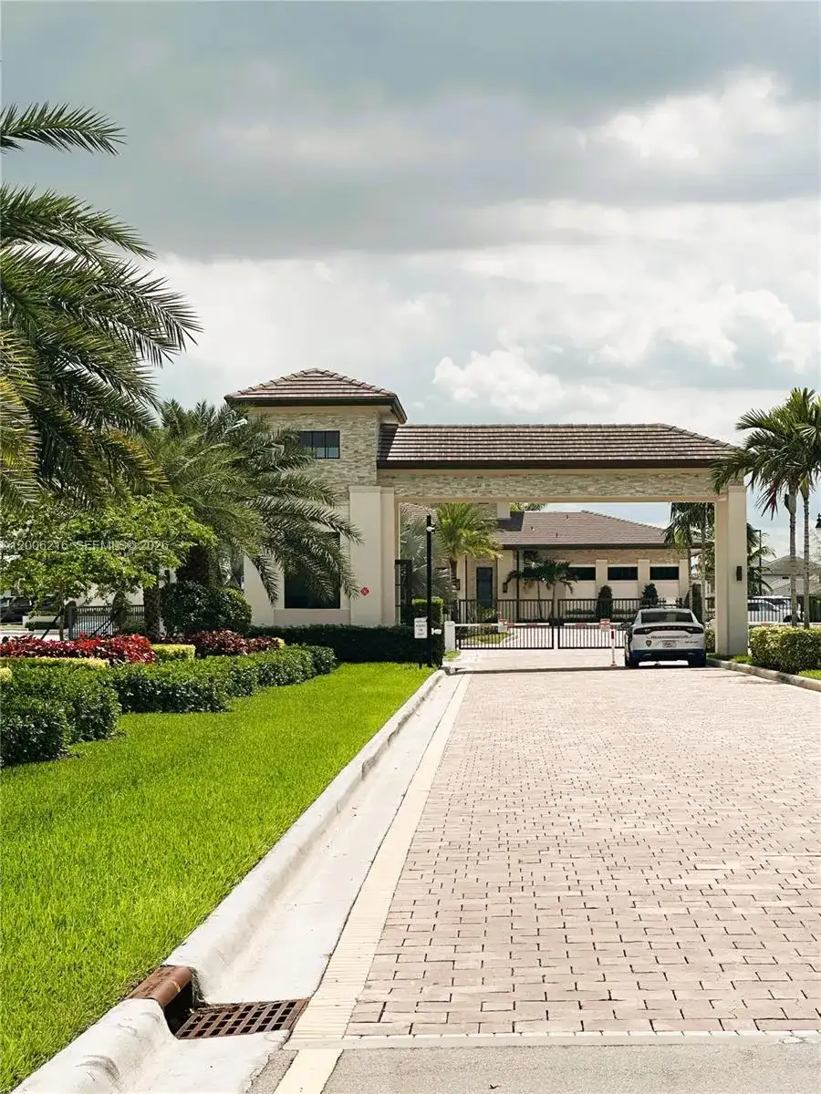 4363 SW 173rd Ave, Miramar FL 33029 photo 2