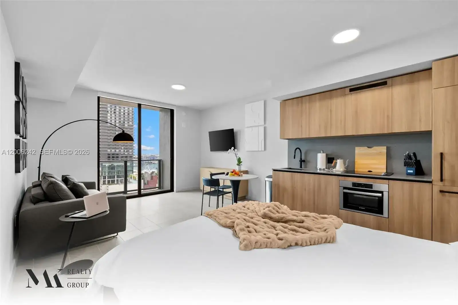 121 NE 5 # 2700, Miami FL 33132 photo 2