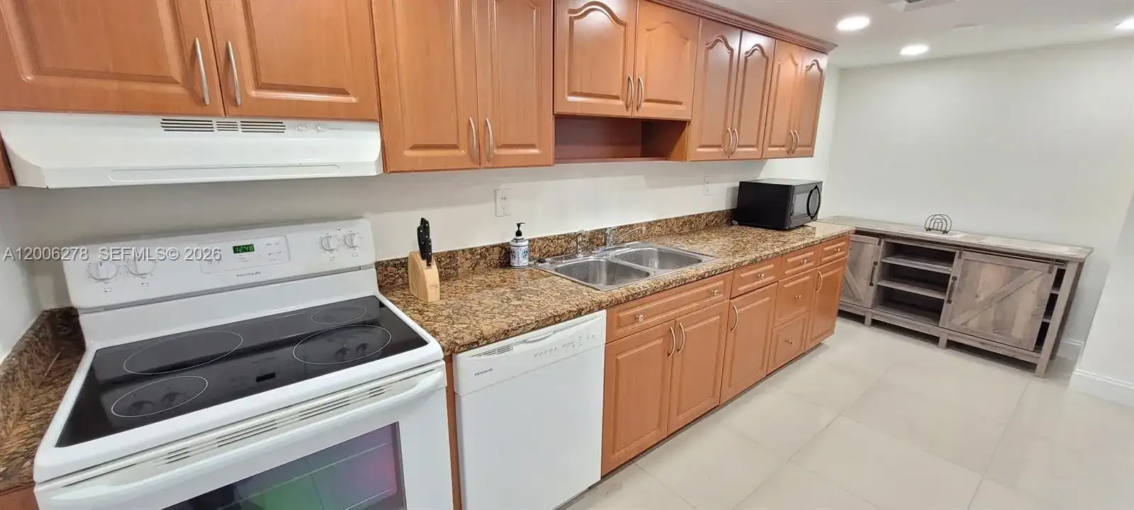 18011 Biscayne Blvd # 402, Aventura FL 33160 photo 3