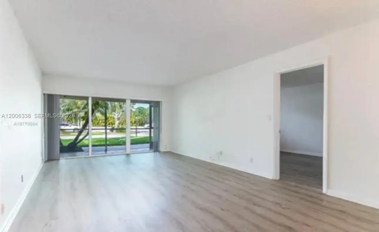 100 Lakeview Dr # 112, Weston FL 33326 photo 3