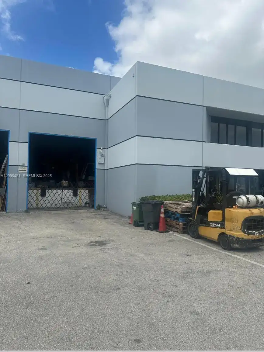 7237 NW 54th St, Miami FL 33166 photo 3