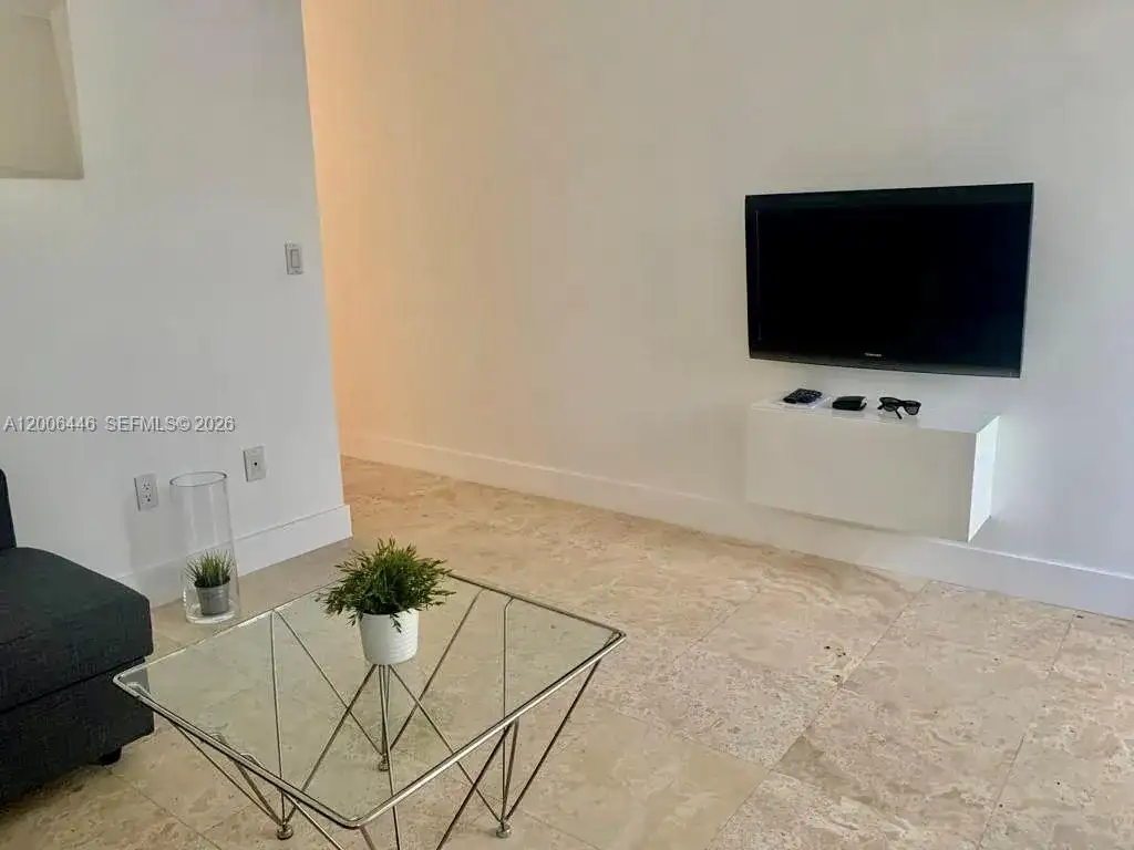 826 7th St # 3, Miami Beach FL 33139 photo 5