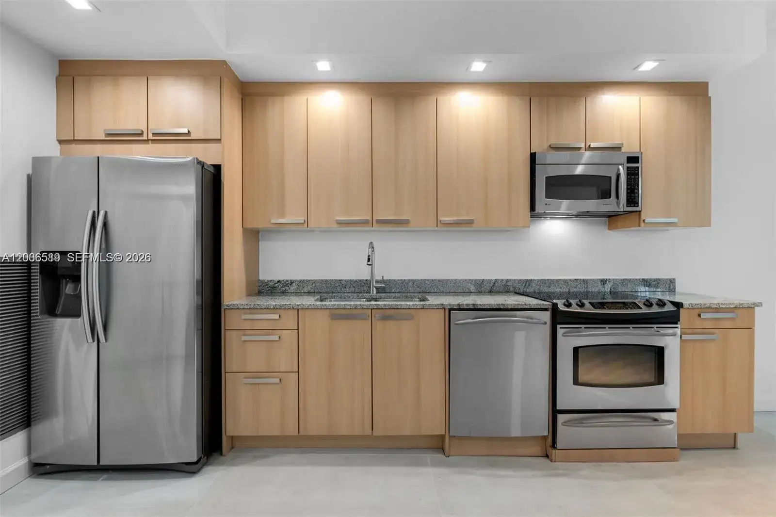 2001 Meridian Ave # 327, Miami Beach FL 33139 photo 4