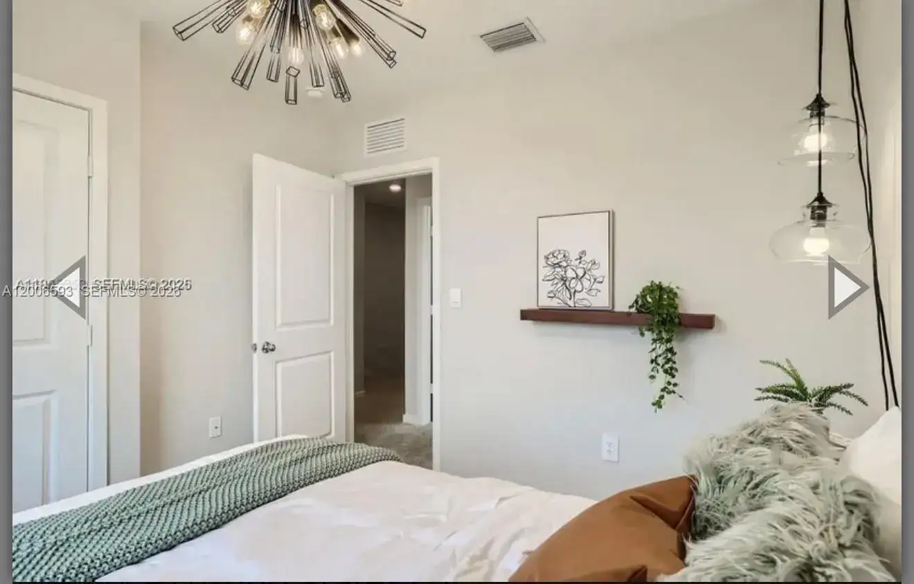 445 NE 1st Dr, Florida City FL 33034 photo 2